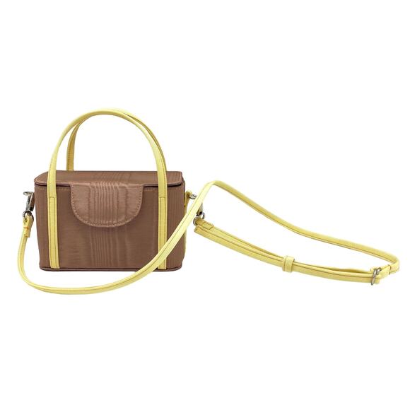 Grace Case in Banana Split Moire Color Way - Picture 6 of 11